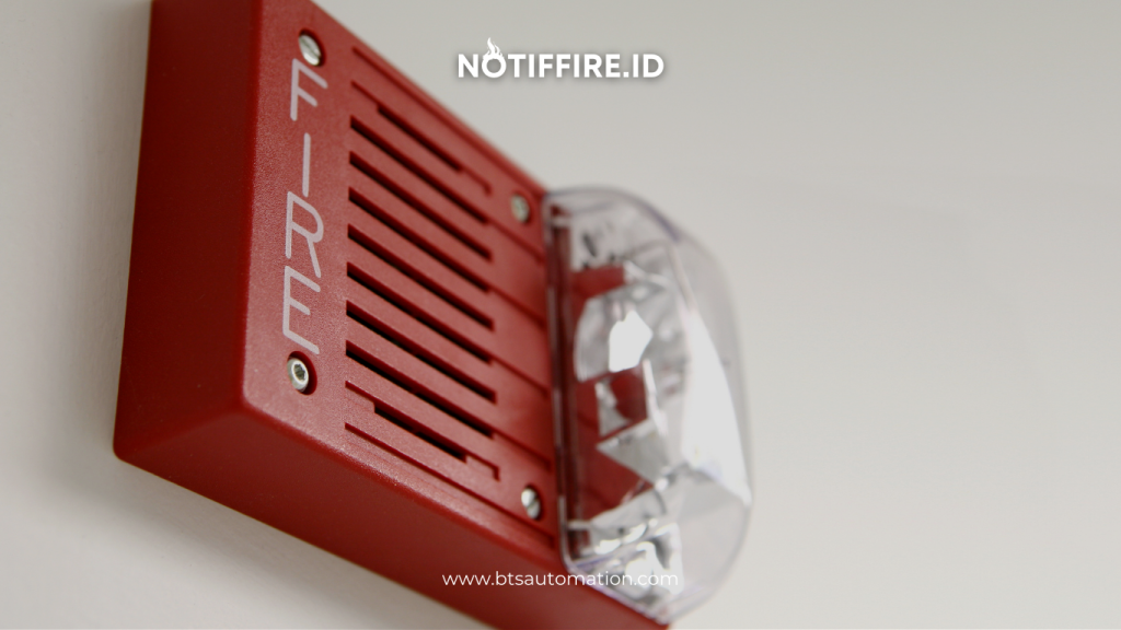 1. Indikasi Jelas di Pusat Kontrol: Lampu "Trouble" / "Fault" di Panel Kontrol